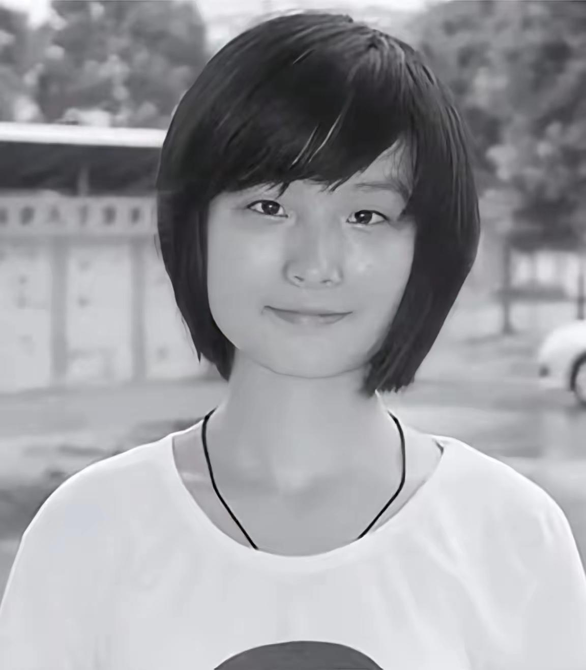 1999年，湖北文科最高分戴柳以687分的高分拿下状元，可父亲却瞒着她偷偷改了志