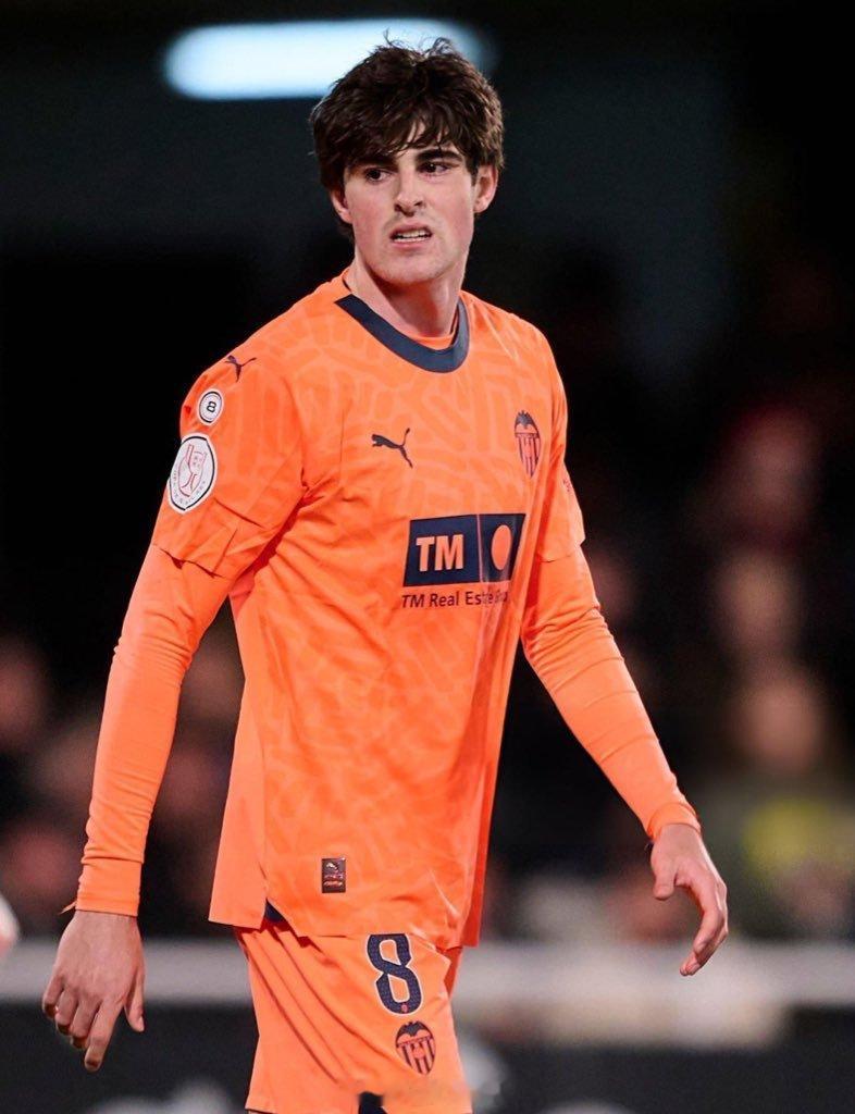 球员和经纪人在去马德里的路上了。（marca） ​​​