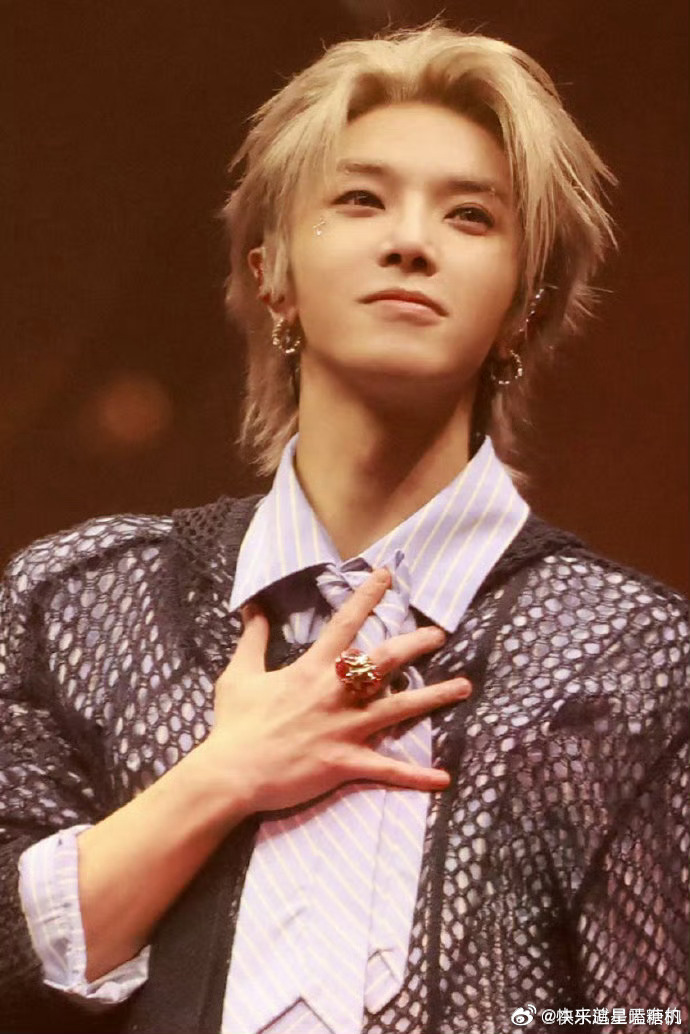 华晨宇的格局 演唱会官宣的同时宣布公益捐赠，华晨宇真的把偶像责任扛在肩上，每张票