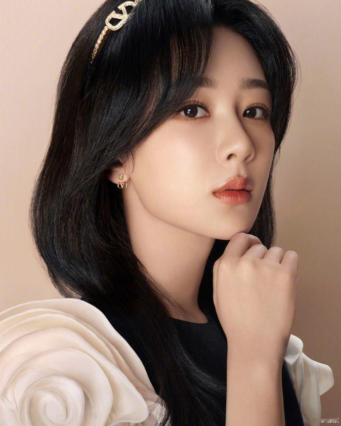 娱乐圈很受欢迎的女明星
[熊猫]杨紫 - 1992年出生
[熊猫]邢菲 - 20