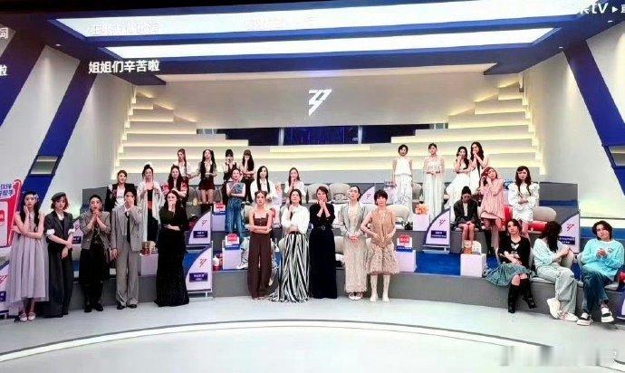 王濛 搞体育的最见不得这种看到孙怡团被淘汰，王濛直接情绪外露，生气不愿鼓掌，体育