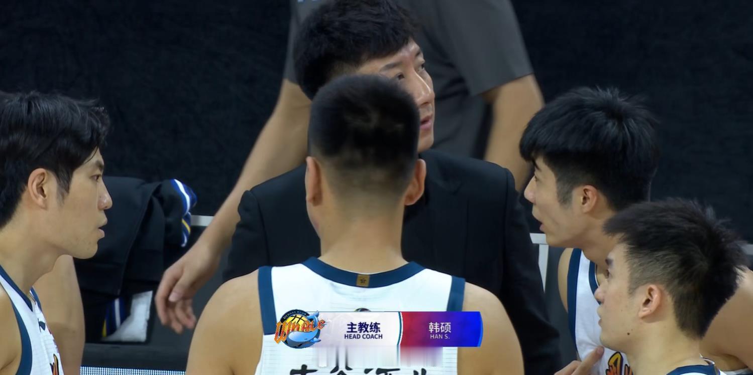 CBA俱乐部杯 没有交社保的兄弟们，还是出现在了赛场。卫冕冠军加土豪球队，遇到欠