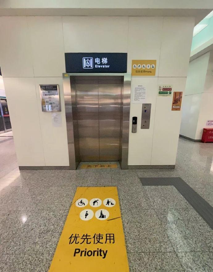 周末出行先别急，安全必须得留意～周末到了，外出游玩、购物乘客较多，小编提醒：提前