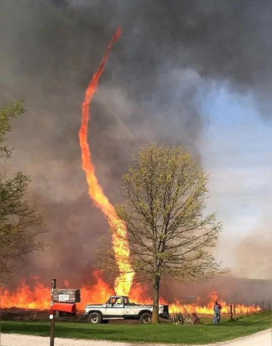 美国超8个州高达40多起龙卷风来袭影响上亿人口生活
 美国自3月6日以来执续遭遇