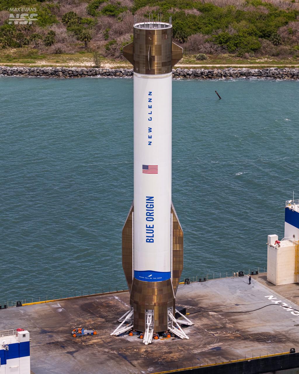 新格伦芯一级成功返回港口，该芯一级执行了两次发射任务。使用甲烷推进剂的箭体真白