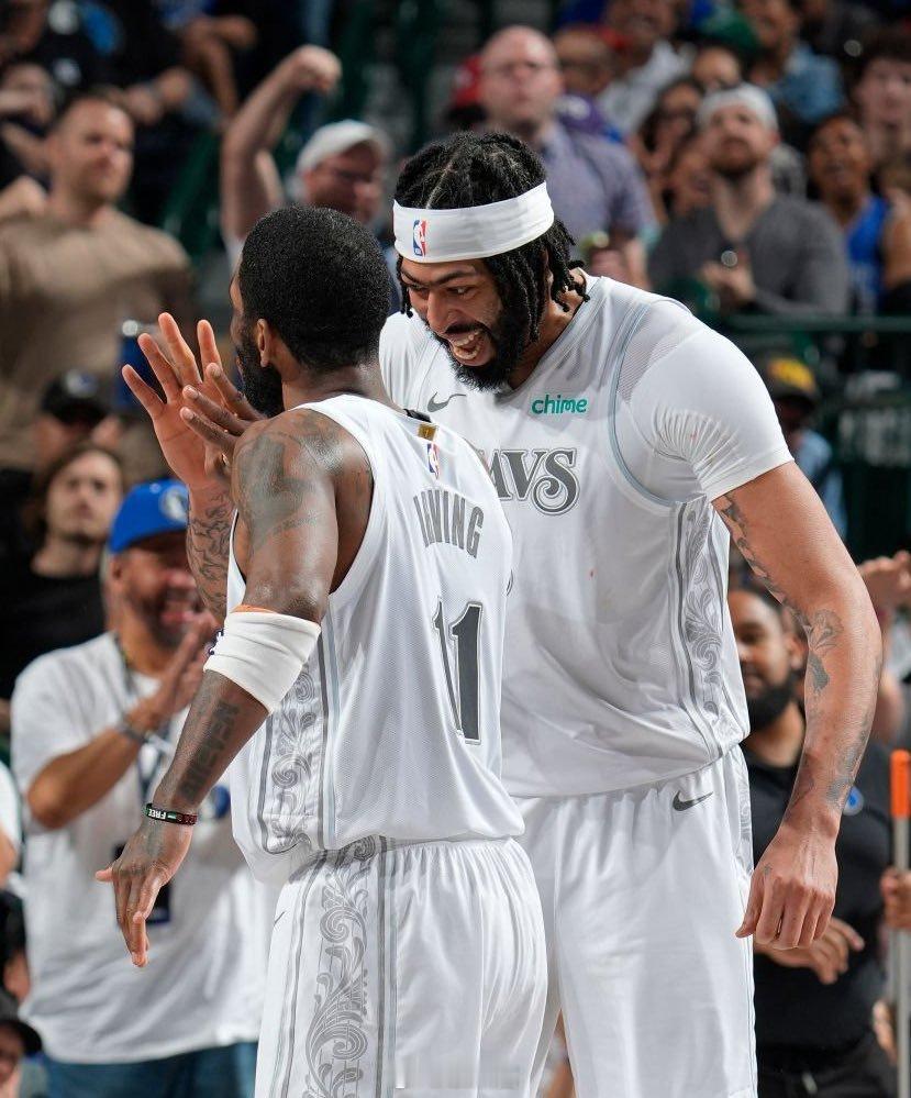 体育画报的克里斯·曼尼科斯报道，库班已经悄悄回到独行侠的管理层中，他卖掉球队多数