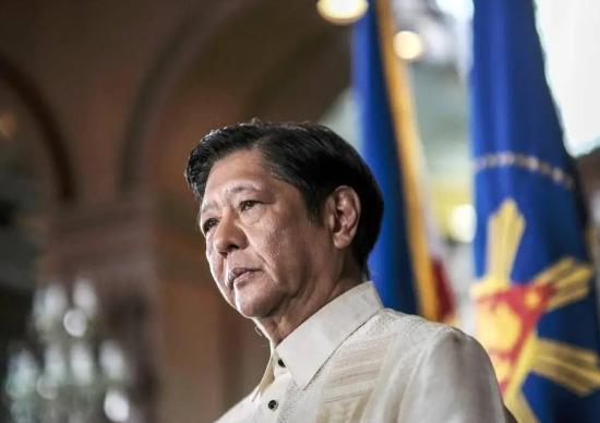 菲律宾前总统小马科斯，可能做梦也没想到会是这个结局。他赌中国为了维护南海平静，不