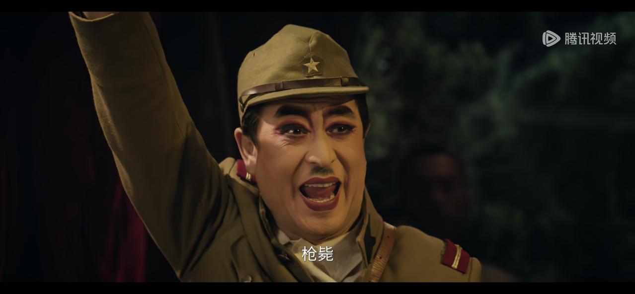 《主角》看看这一段，胡三元上台，不是演日本军官，他就是！我笑的不行了。

胡三元