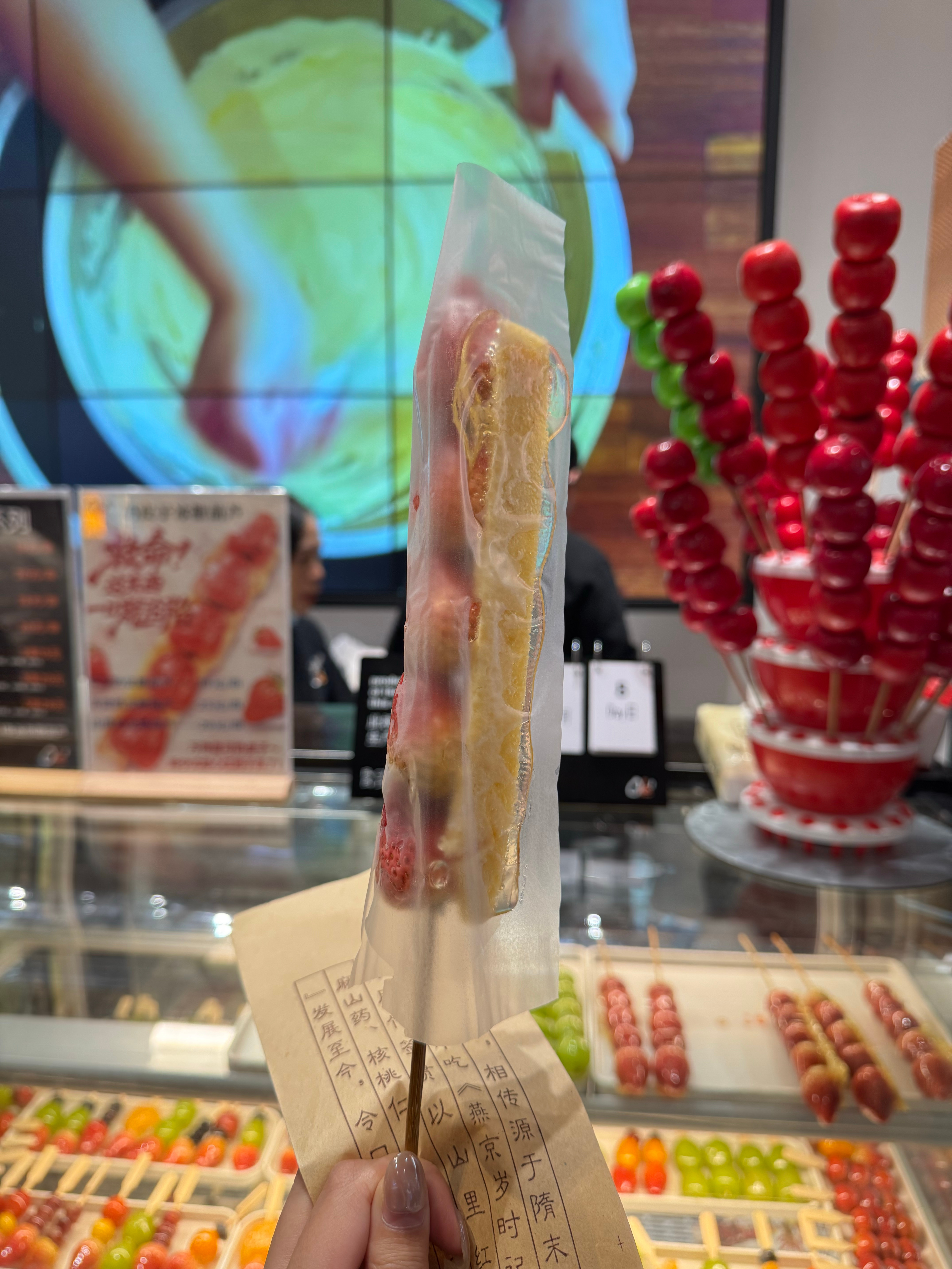 奶皮子糖葫芦吃上了，这一口下去能把我的蛀牙盖的严严实实[作揖]奶皮子它祖宗做梦都