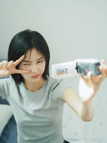 好喜欢00花的精神状态 谁懂啊！看惯了内娱模板化官宣，鹤秋突然用五子棋官宣，每一