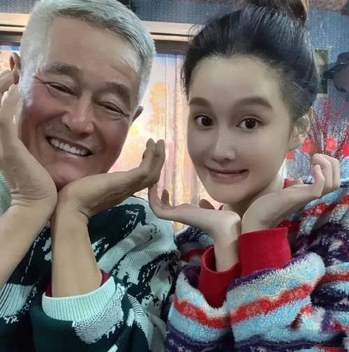 赵本山拒女儿鉴婚前协议：婚姻持久需情感筑基，功利时代更需智慧平衡

近日，赵本山