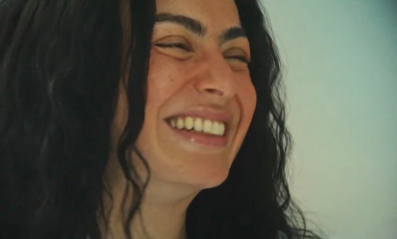 当我在网上第101次看到对charli xcx进行精神分析的小文章： 