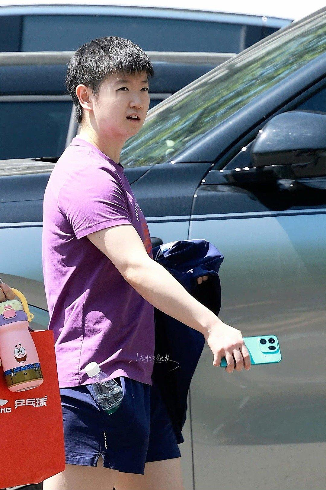 OPPO Find X9s Pro 真机曝光，可还行？（图源网络