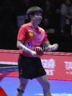 王楚钦打乒乓球左右开弓，往前冲，夺冠！！！