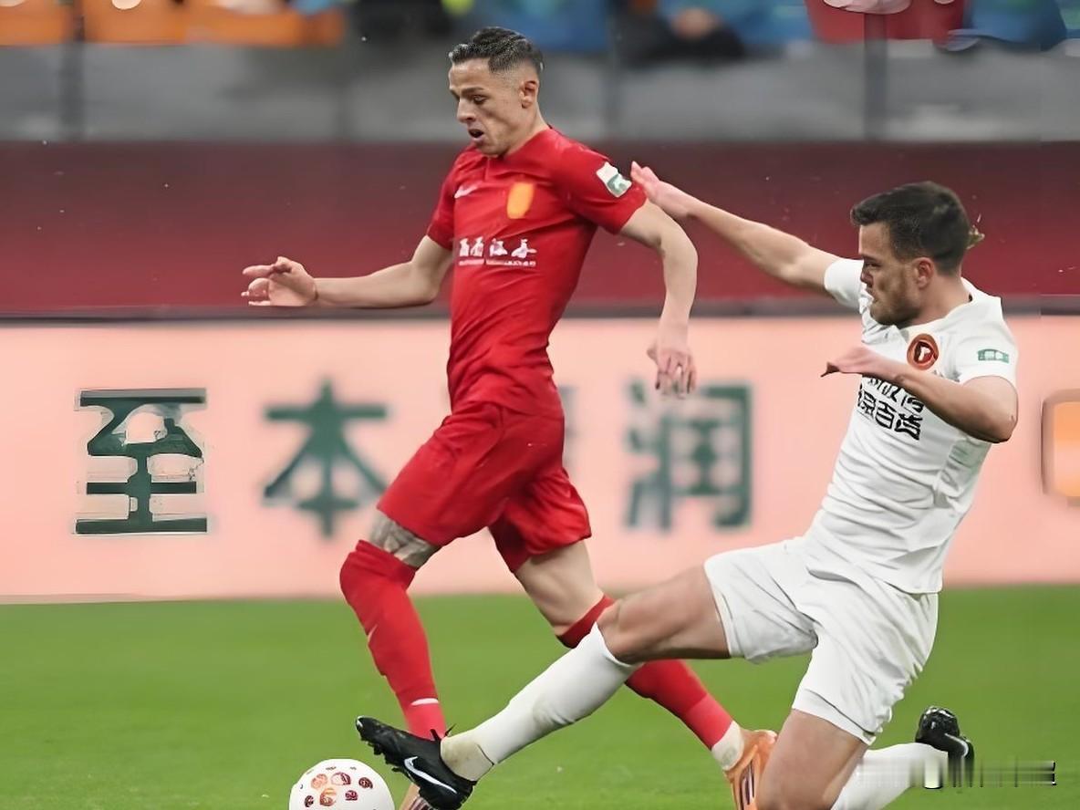 学乖了！这届外援球员虽然水平远低于昔日金元足球时代的老外们，但情商明显却远远高于