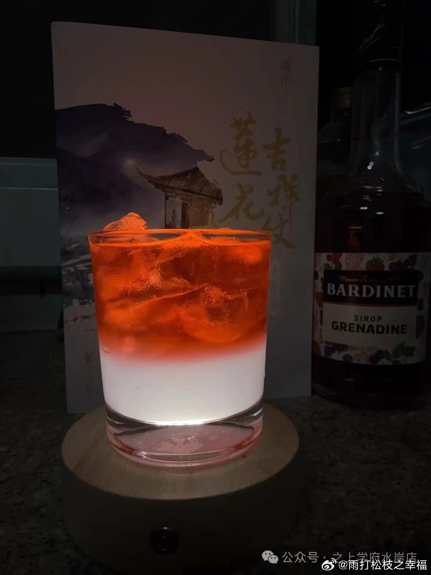 生活手记杯底盛着半生离愁，酒入喉肠，寒凉漫遍四肢百骸。昔日同饮之人早已离散天涯，