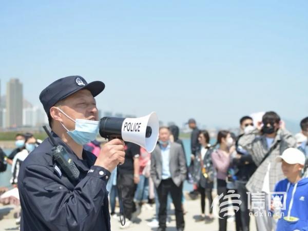 青岛信网 三警联动 崂山公安护航网红打卡地小麦岛