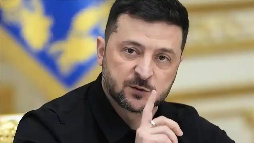 看似是乌克兰主动释放和谈信号、俄罗斯紧急管控能源出口，实则是战场态势彻底失衡后的