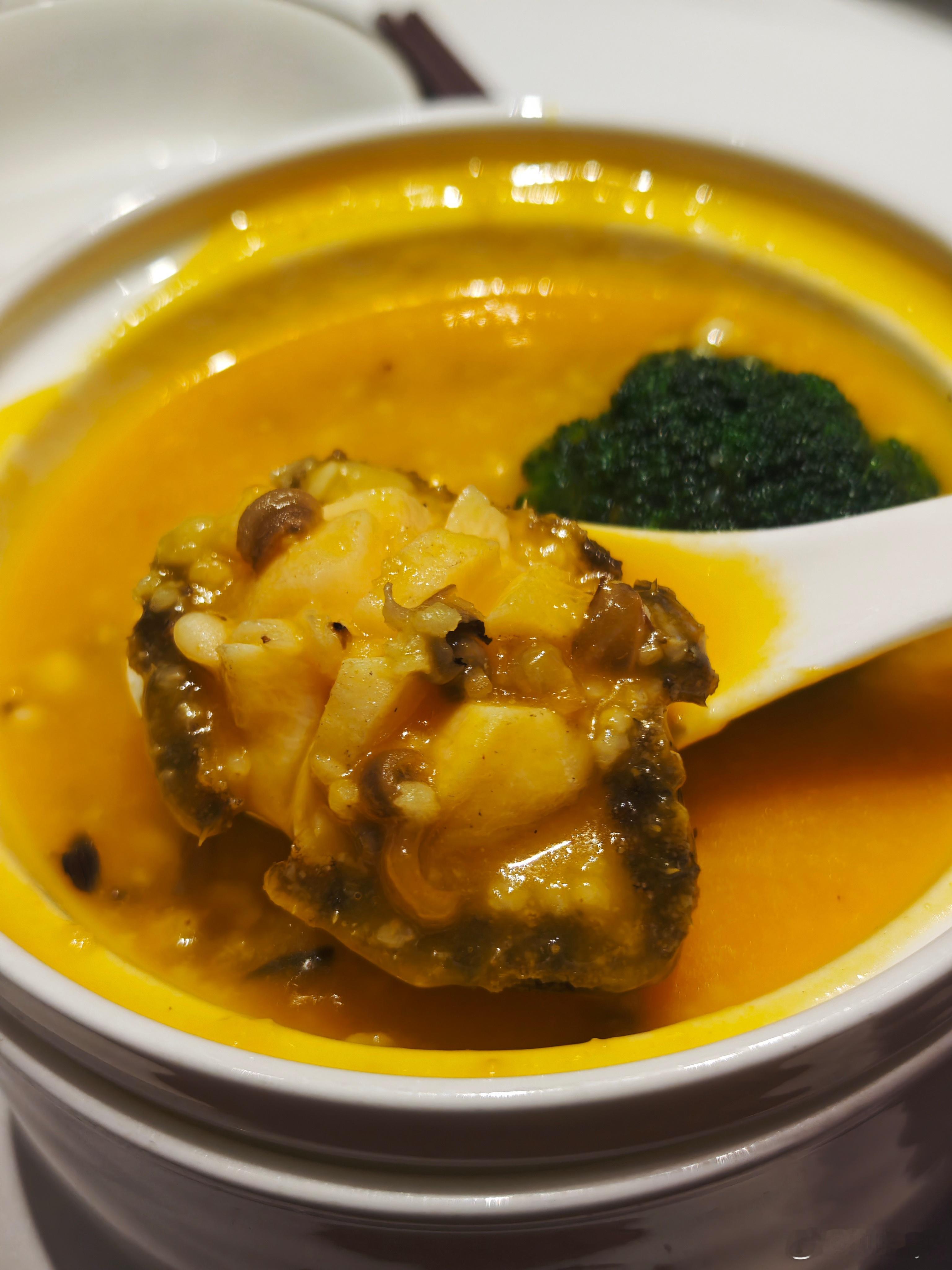 美食分享 红鲟八宝饭、鲍鱼烩粗粮，虾姑，鱿鱼，清炖海蚌，上汤红苋菜，八宝饭用的虾