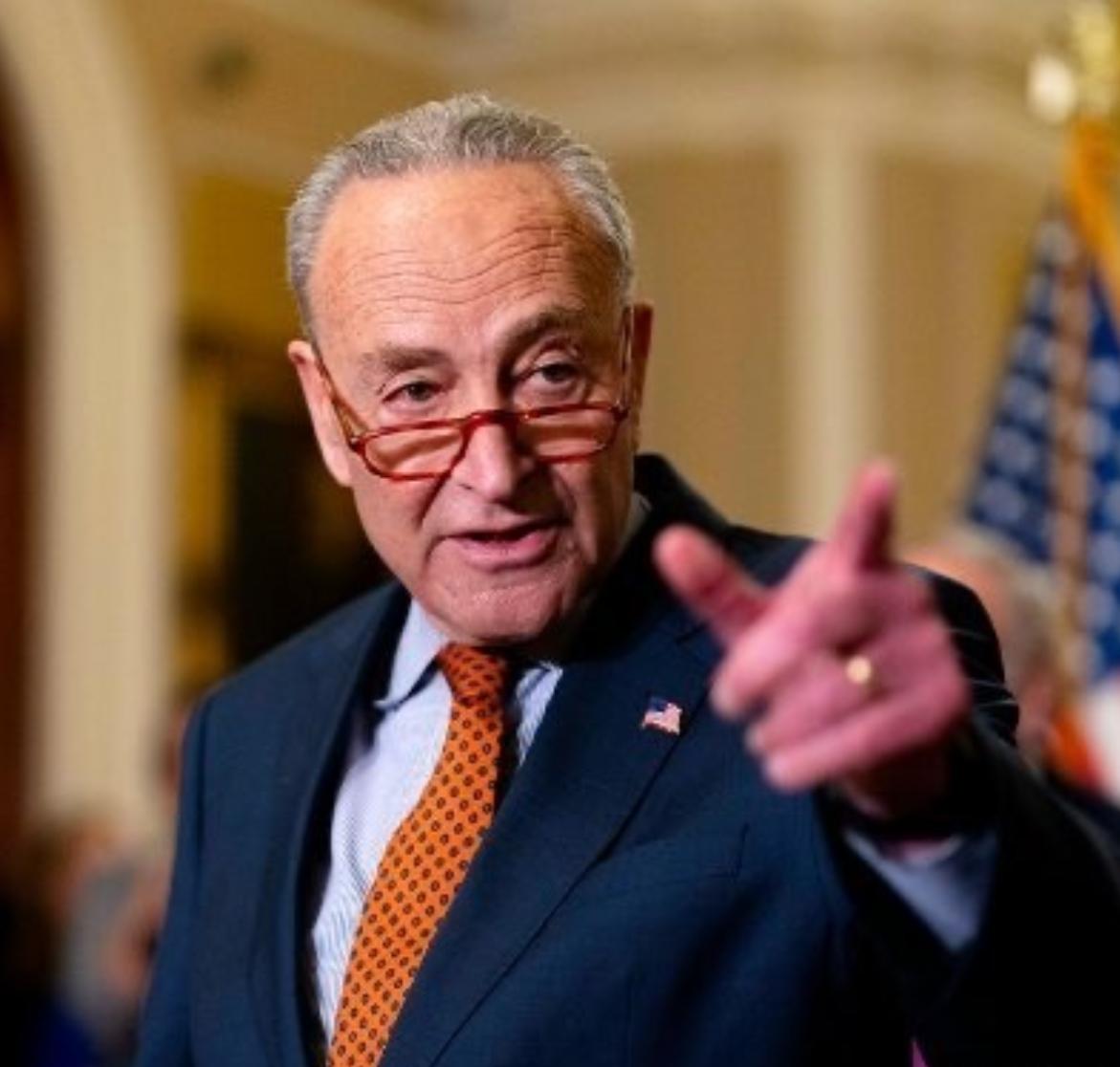 舒默发声直指特朗普对俄对伊政策失当。

美国民主党参议院领袖查克·舒默今天（3月