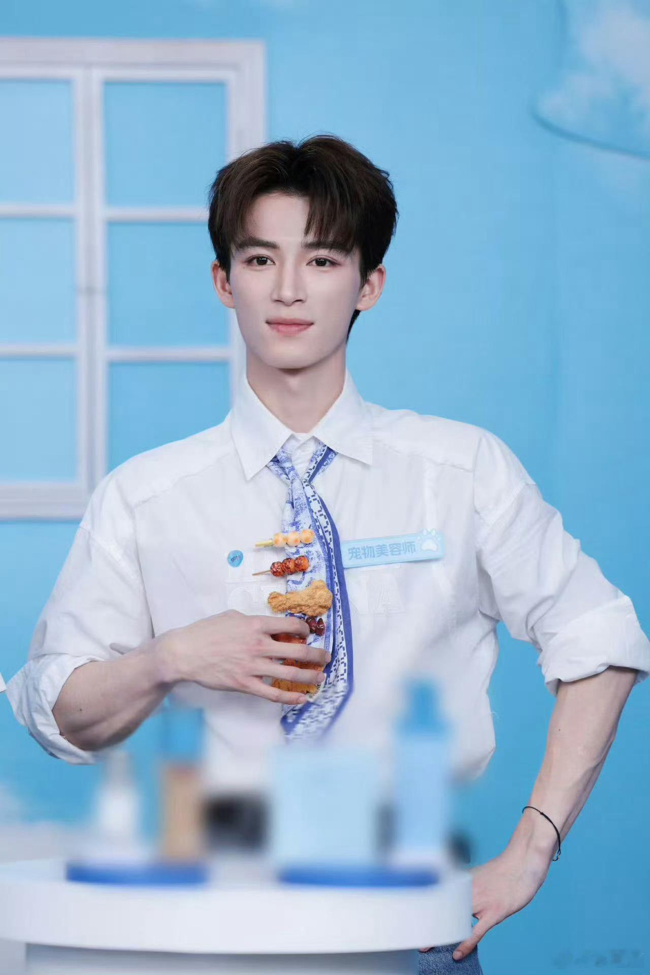 刘大锤曝王星越谈的对象超5个人长得帅 喜欢的人多 眉目含情 咋就不能谈了 