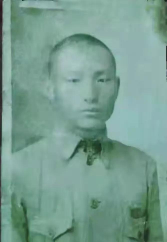 鲁康：三尺讲台藏星火，25岁埋骨报国的豫北英烈
 
鲁康，原名赵允骞，1916年