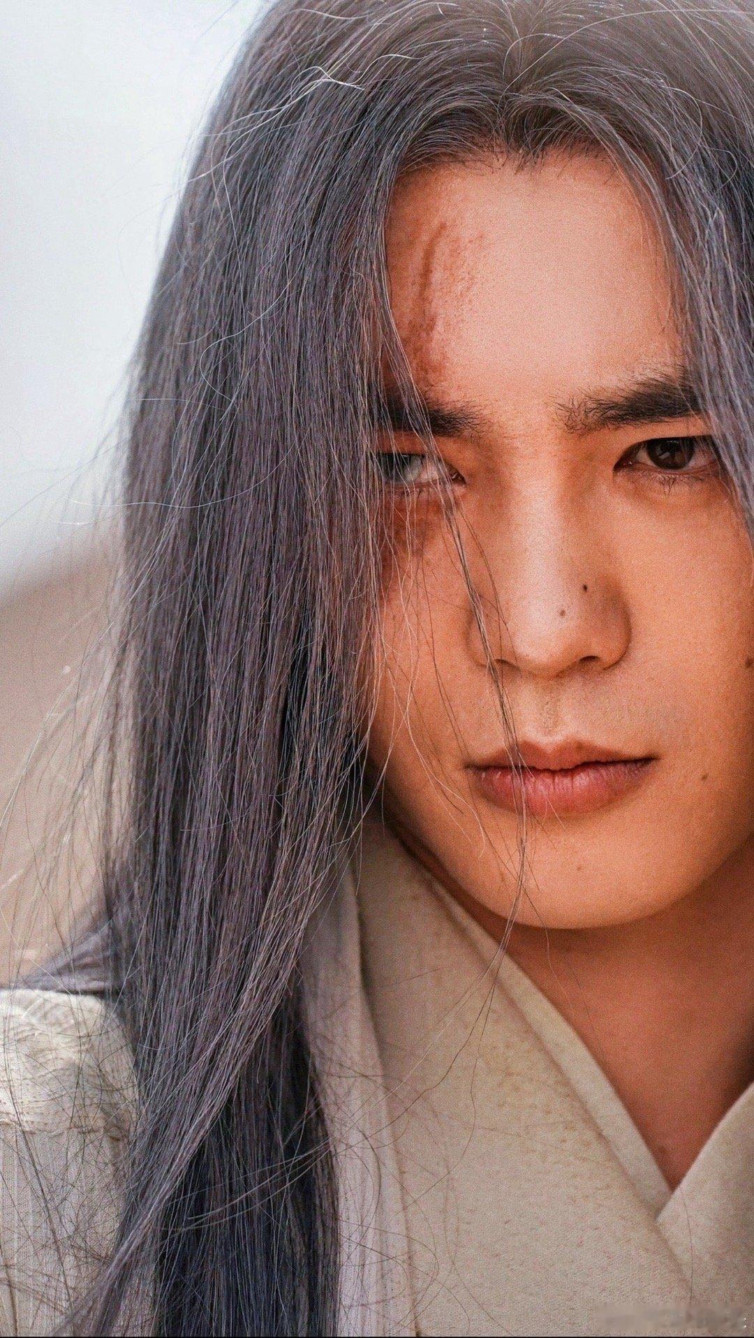 镖人的思想还是太超前了 燕子娘解开镣铐的瞬间，不仅是她的自由，更是每个观众的共振