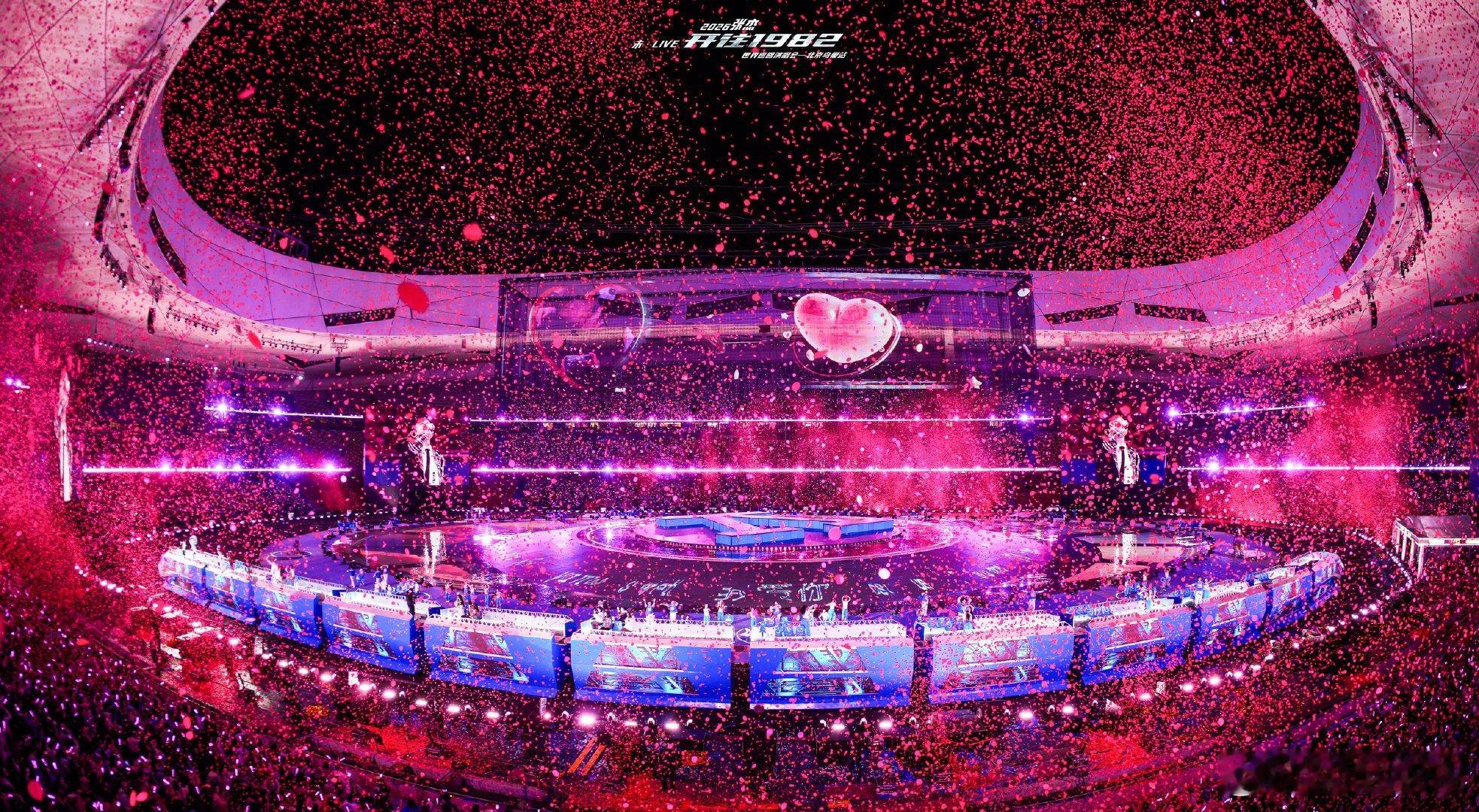 张杰给鸟巢造了星空顶这哪是演唱会，分明是把银河搬进了体育场！ 