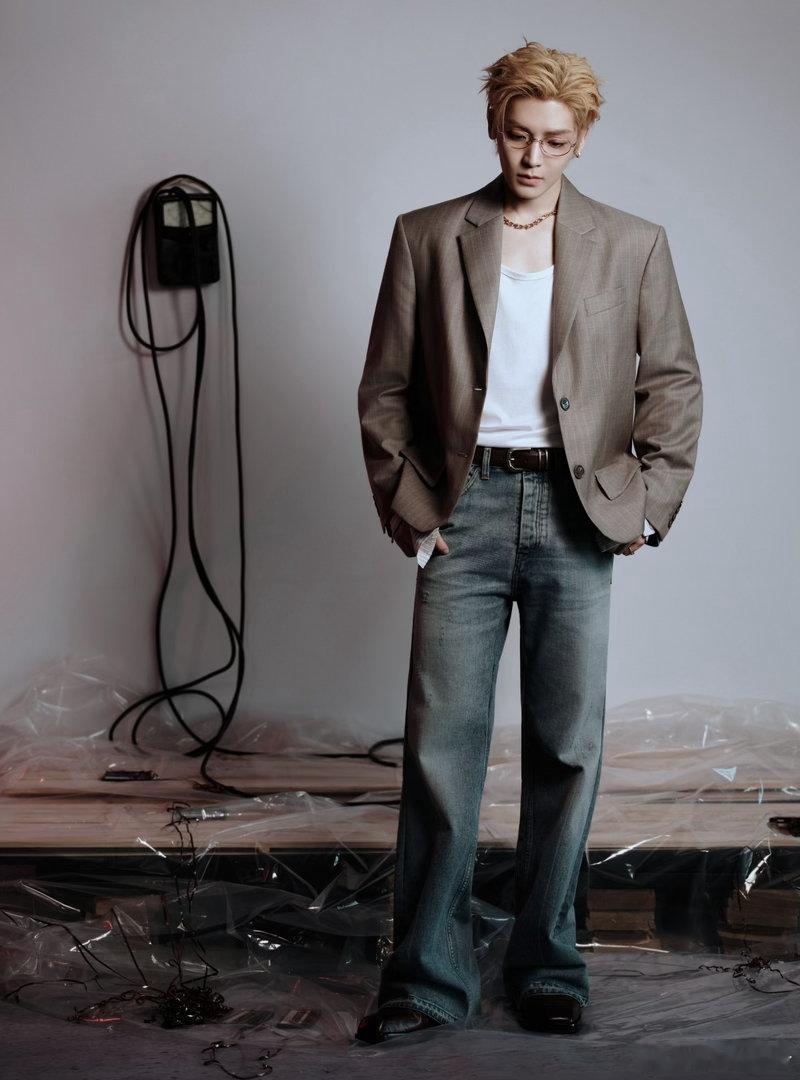 侯明昊Simon好好听 他的声音像低语诉说的故事，就那么缓缓地吹过来，你才发现，