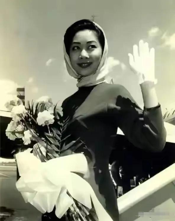 老照片欣赏系列：这位演员大家看看，是不是你认识吗，现在的演员有这种神态吗，那时候