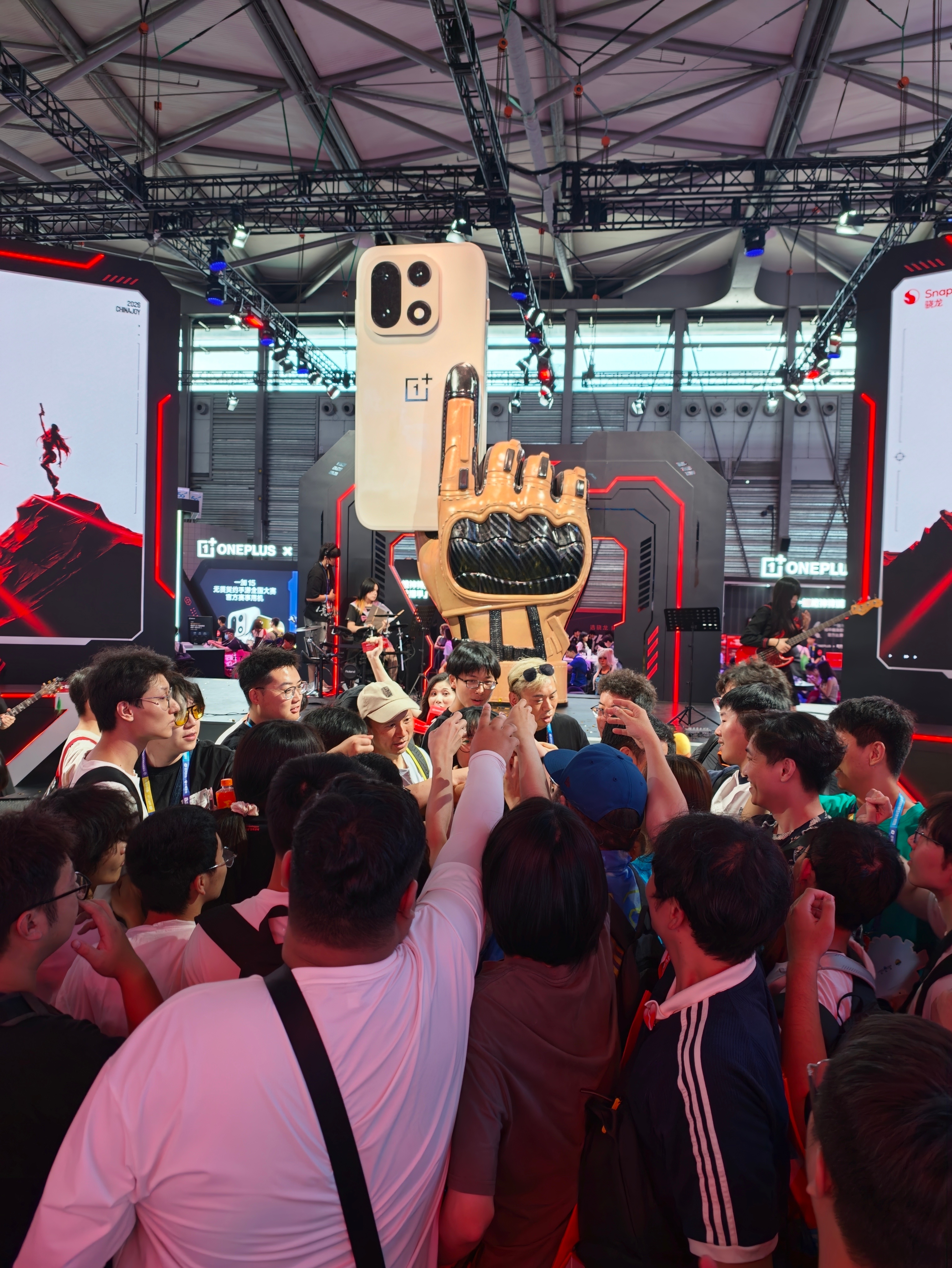 #差评在现场# 老差友应该都知道我们是老加油了！差评很多同事是OnePlus 2