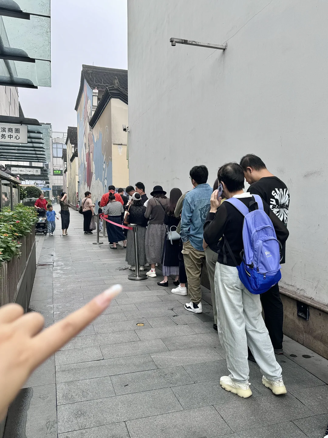 西湖边。。。工作日都要排队的店…