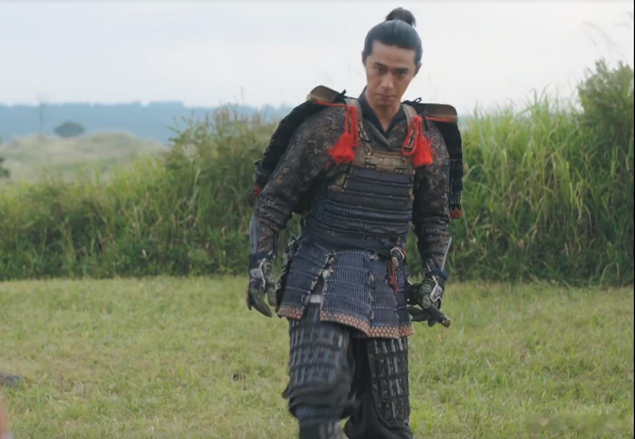 不看完丰臣兄弟第三集怎么能睡？本集出现一位很明确的足球选手，没什么弹性，又不是标