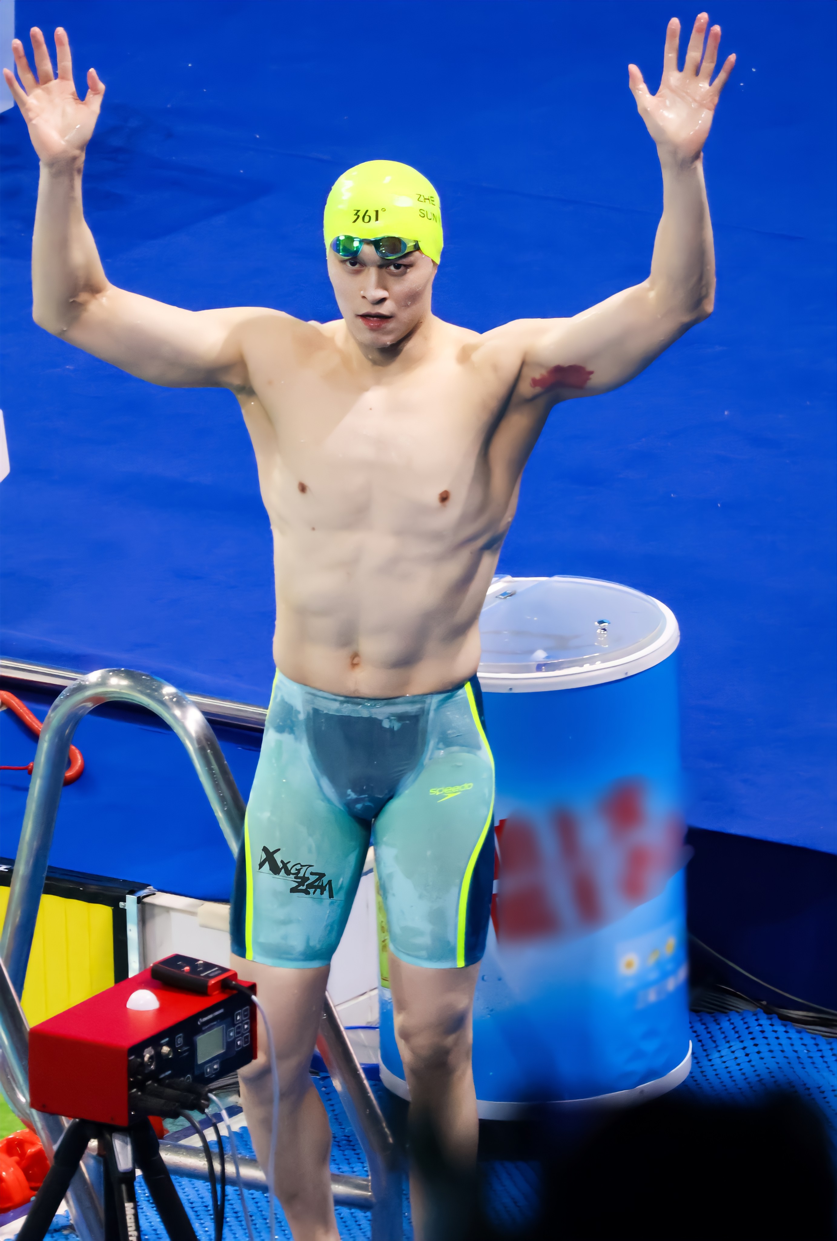 孙杨｜🏊🏻♂️帝 is watching you