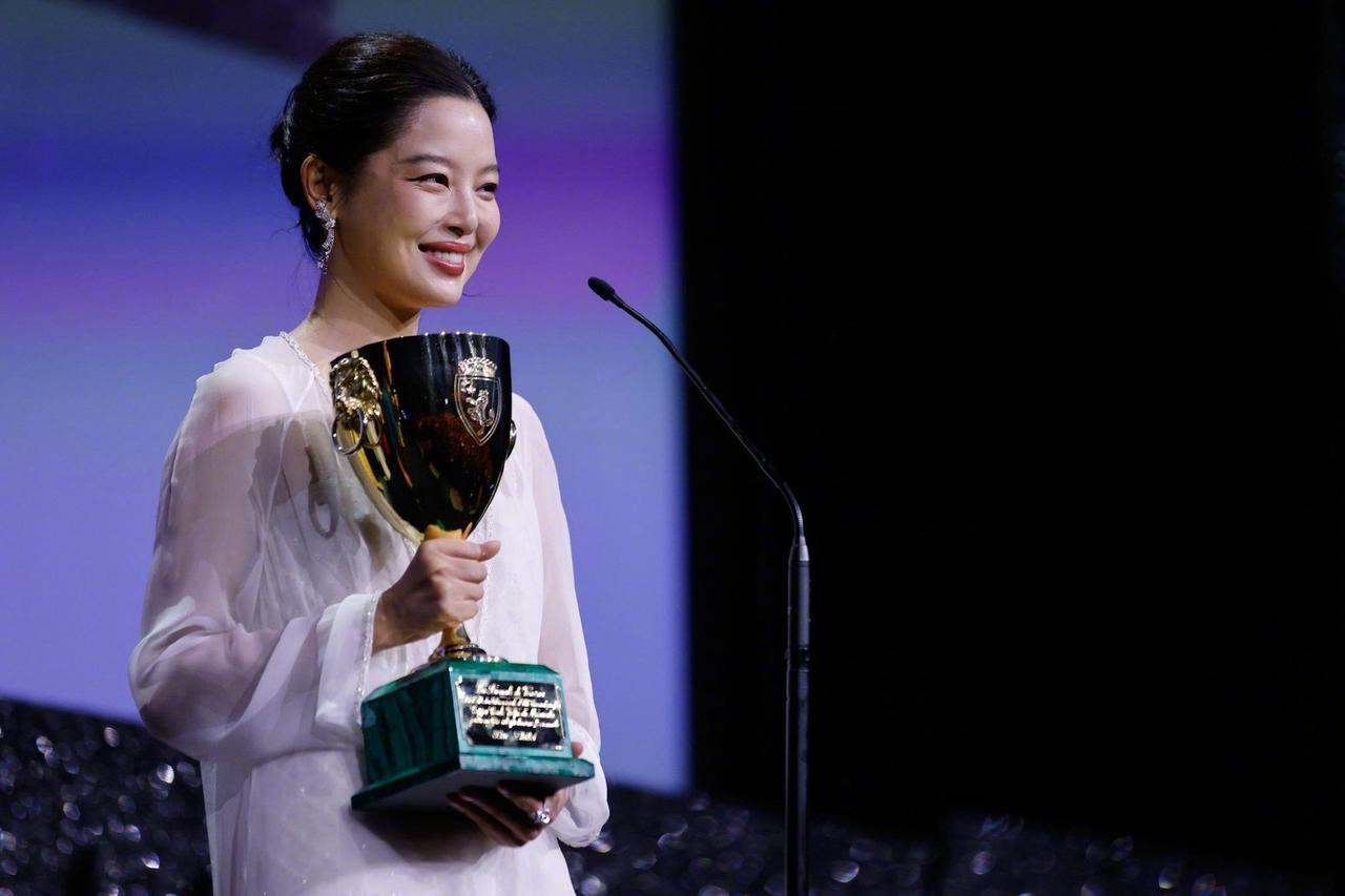 威尼斯电影节 
恭喜辛芷蕾获得最佳女主角[祝福]史上第三位华人女演员！祝贺🎊
