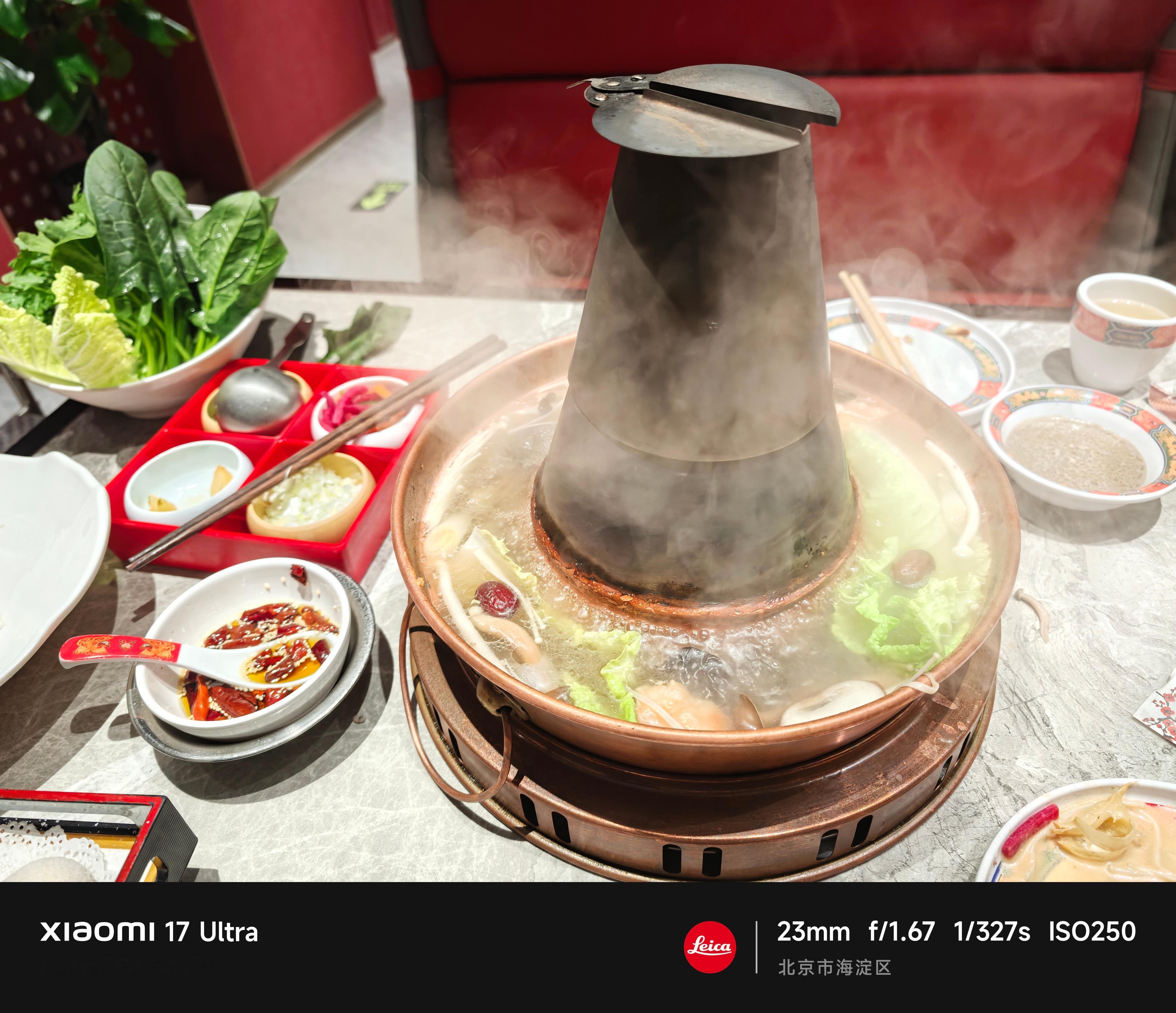 中午海底捞，晚上铜锅涮肉，我今天是把火锅吃爽了哈哈哈。 