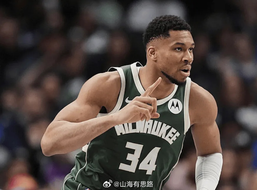 字母哥：客场胜利能增强信心，球队的化学反应和氛围都很好今天NBA常规赛雄鹿客场对