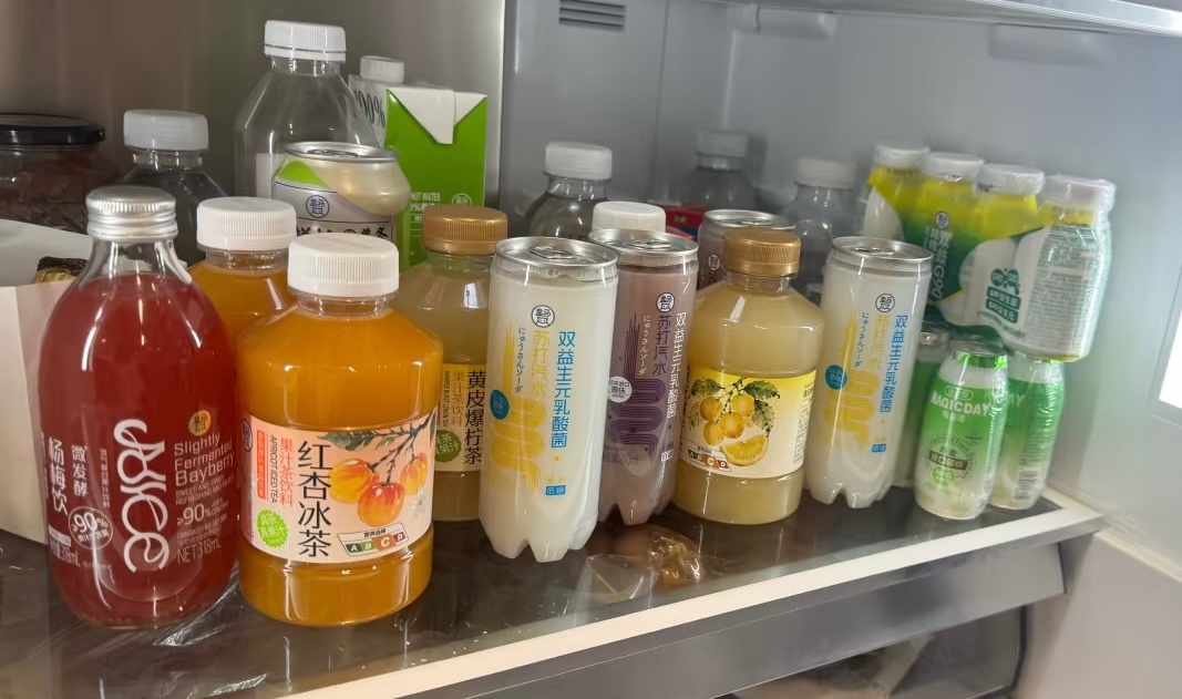 盒马的饮料研发部真的是天才创作没有瓶颈每次搭配都很黑暗料理但却出奇的好喝！真的每