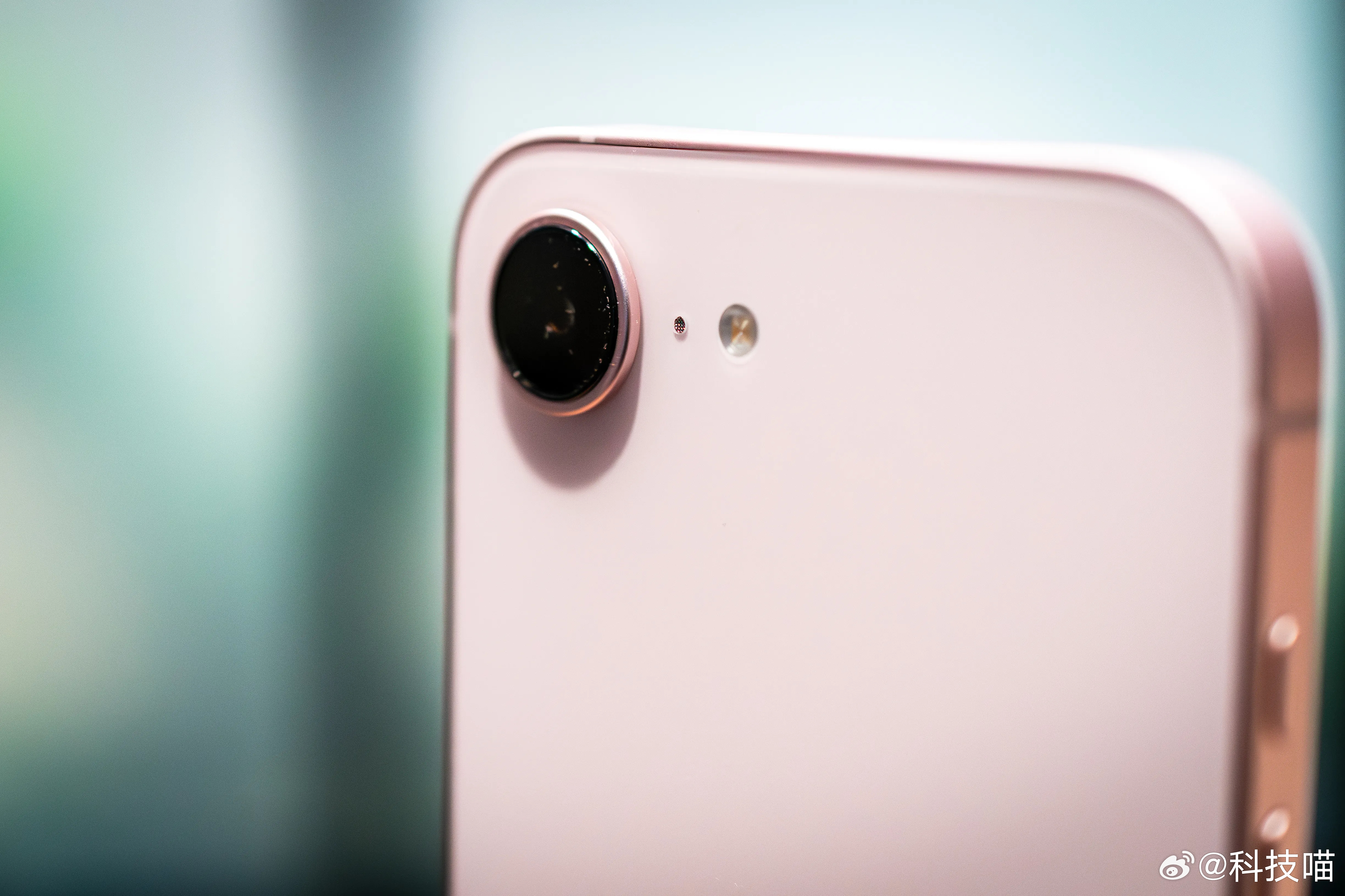 iPhone17e上手最大的卖点——最便宜的苹果新款手机主要这个60hz刘海屏幕