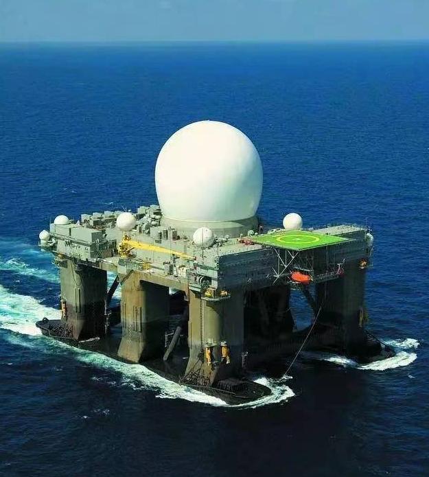 2001年4月，邢文革带着刚刚研制的最新雷达“海之星”，来到大西北进行试靶。整个