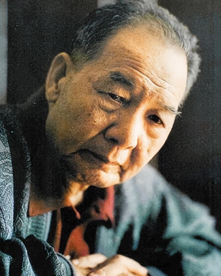 海南首任省长，62岁任深圳市委书记，1988年因百人联名问责最终被停职？
198
