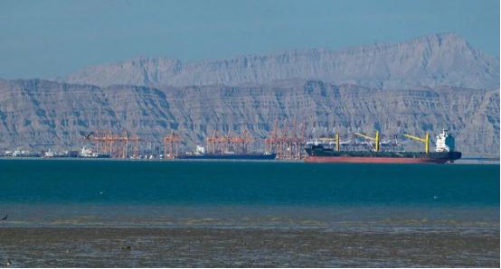 美军是真不把别的国家放眼里，明目张胆搞霸权，就用了36小时，硬生生把伊朗海上的进