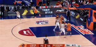 第三节独得14分！李弘权5记三分球拿下21分5板3助2断 正负值+32 