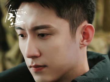 黄景瑜从年下到年上不同的苏感 黄景瑜饰演的江成屹，年下如小狗般无邪，年上像大狗般