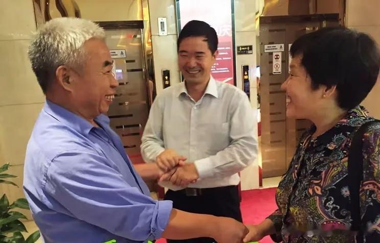 这张照片11年了。原教导队卫生所长马金芳（左一），原教导队教导员崔维胜（中）和崔