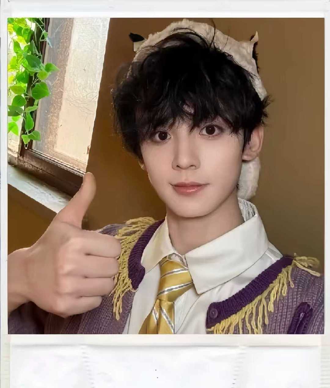 左航高会问答自拍左航反戴帽子左航高会问答自拍有反戴帽子好可爱，大家都收到航酱的赞