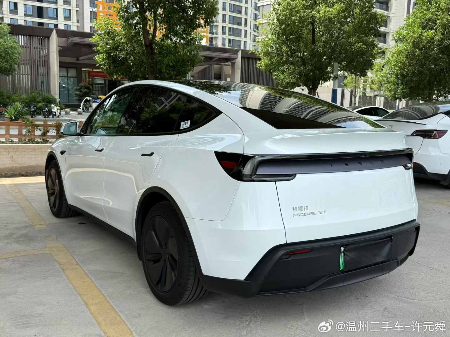 2025年上牌特斯拉model Y 长续航版安全行驶1.8万公里➕FSD原版原漆