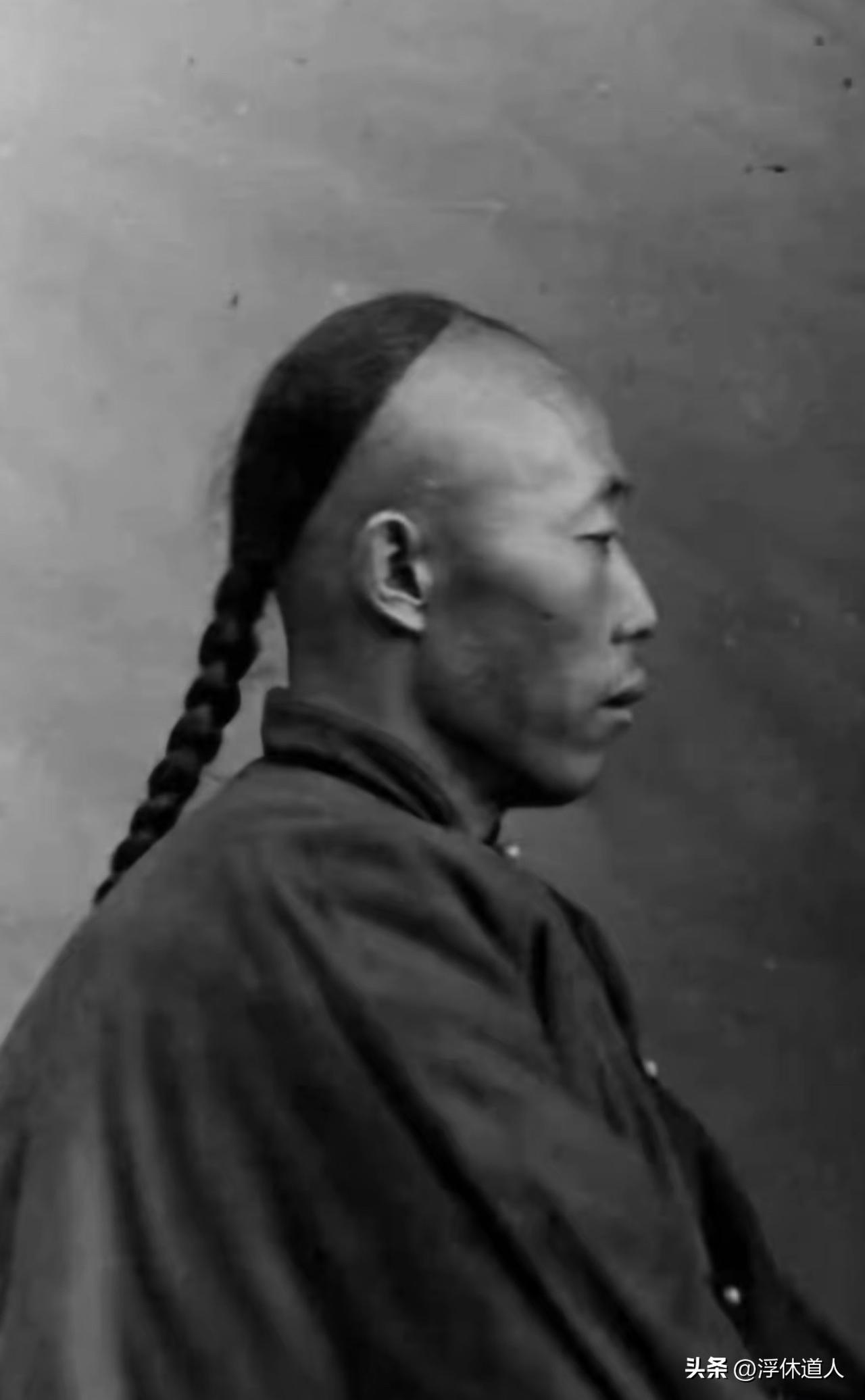 现在很多人，“大辫子戏”满天飞……

见着皇上，无疑一大片往那一跪。奴才如何如何