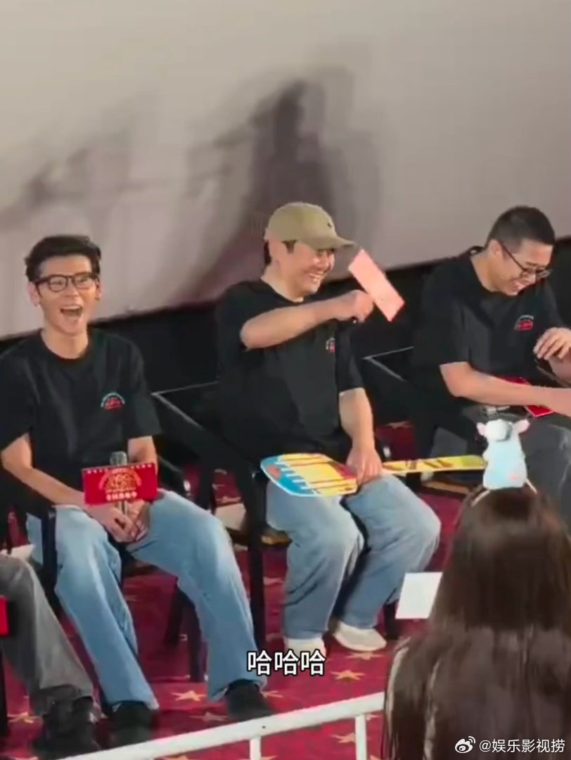 你们怎么又把沈腾弄哭了观众让沈腾做无忧无虑的小老头电影里徐福的心愿照进现实，观众