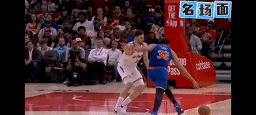 VS 火箭  
一肘再找补一脚……“都说我软，打你我还能软？”[灵光一闪]唐斯打